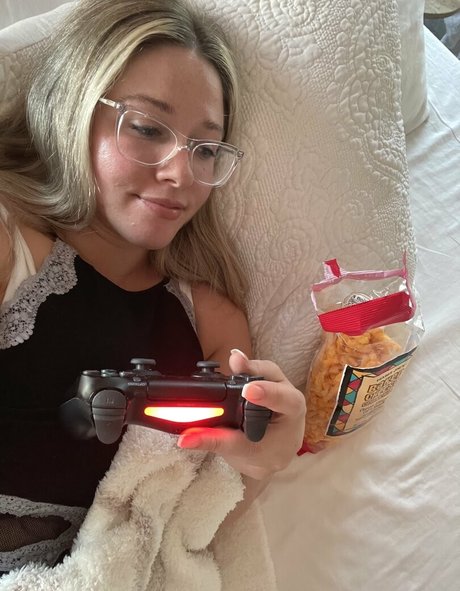 Nacktes geleaktes OnlyFans-Foto von Ellanabryan