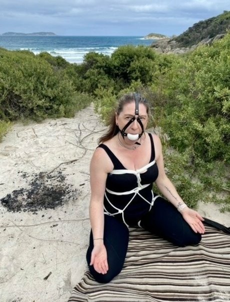 Nacktes geleaktes OnlyFans-Foto von Aussiebondagegirl