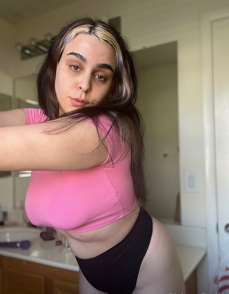 Nacktes geleaktes OnlyFans-Foto von Thechloebelle