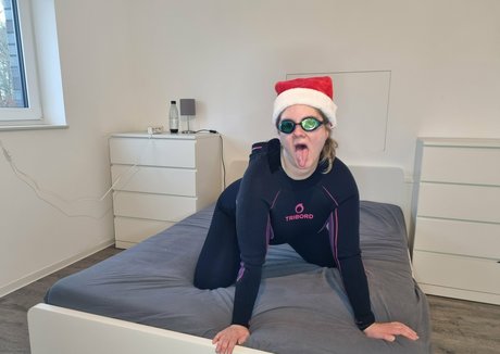 Nacktes geleaktes OnlyFans-Foto von Wetsuitcarafree