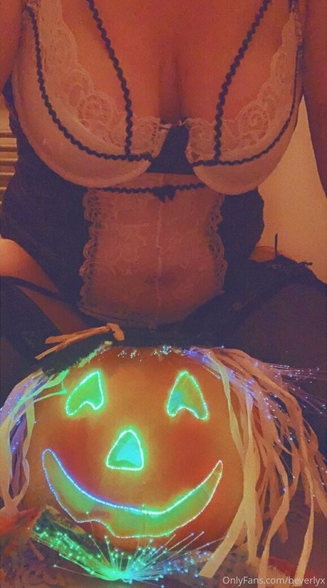 Nacktes geleaktes OnlyFans-Foto von Xbee93