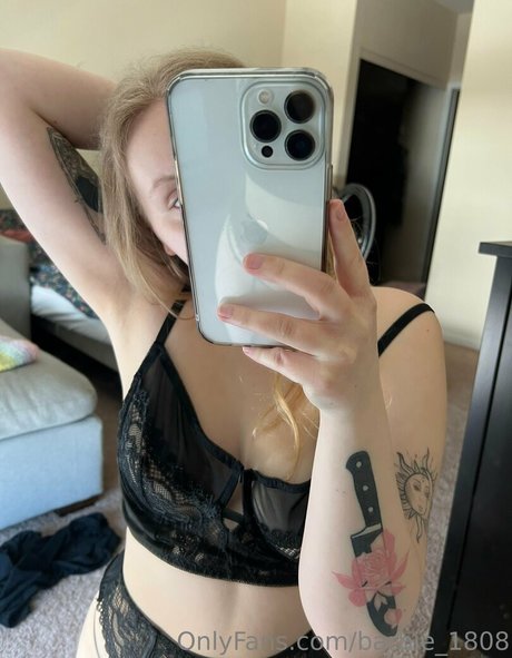 Nacktes geleaktes OnlyFans-Foto von Barbie1808