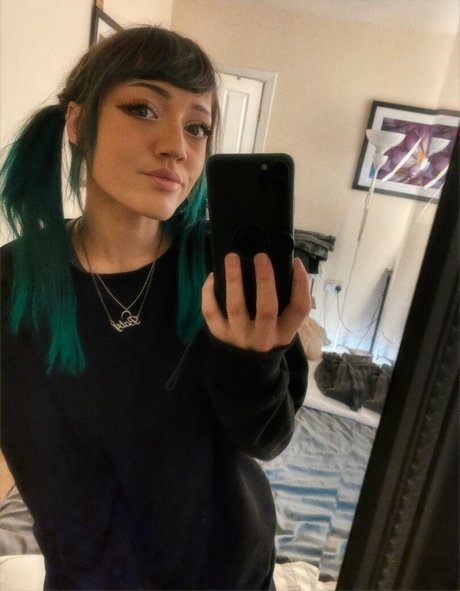 Nacktes geleaktes OnlyFans-Foto von Alvieonline