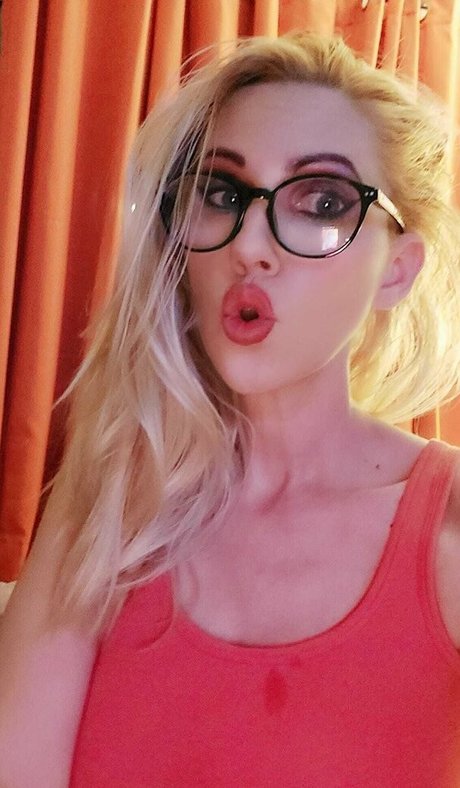 Nacktes geleaktes OnlyFans-Foto von Azpowergirl