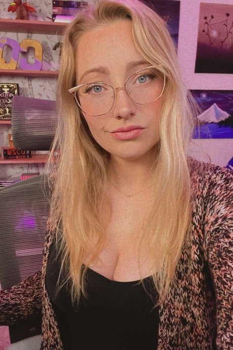 Nacktes geleaktes OnlyFans-Foto von Cannibalqueen