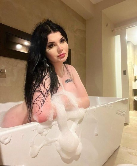 Nacktes geleaktes OnlyFans-Foto von Babymaddyxo