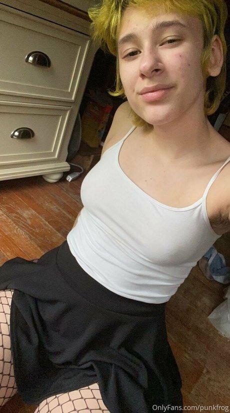 Nacktes geleaktes OnlyFans-Foto von Punkfrog