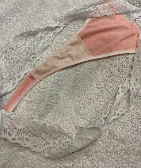 Nacktes geleaktes OnlyFans-Foto von Peachesisastonedfruit2