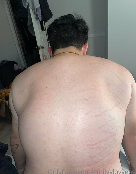 Nacktes geleaktes OnlyFans-Foto von Emilyylovveee
