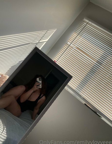 Nacktes geleaktes OnlyFans-Foto von Emilyylovveee