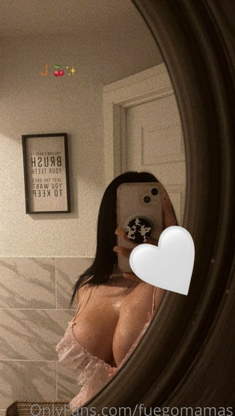 Nacktes geleaktes OnlyFans-Foto von Fuegomamas