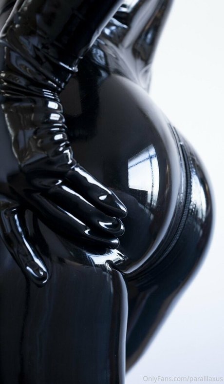 Nacktes geleaktes OnlyFans-Foto von Paralllaxus