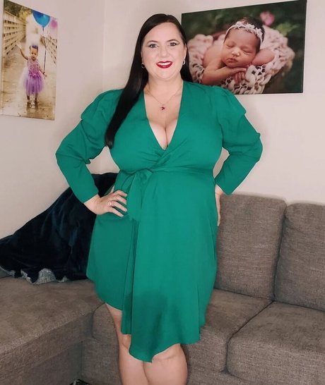 Nacktes geleaktes OnlyFans-Foto von Curvesandcableweights