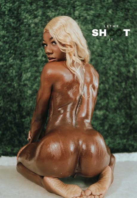 Nacktes geleaktes OnlyFans-Foto von Lola Black