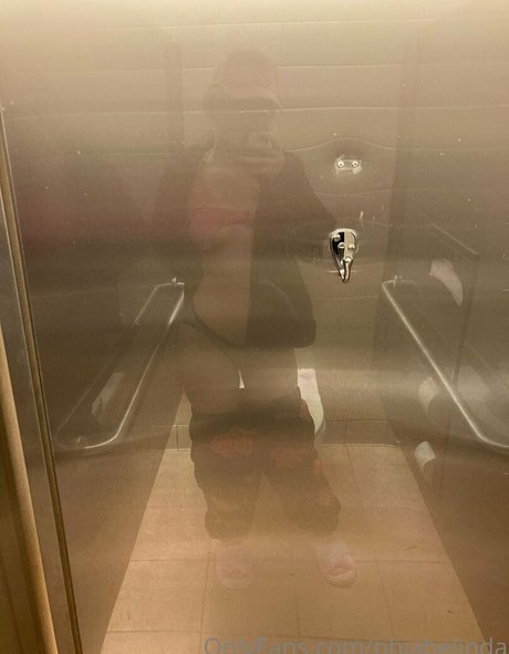 Nacktes geleaktes OnlyFans-Foto von Phiabelinda