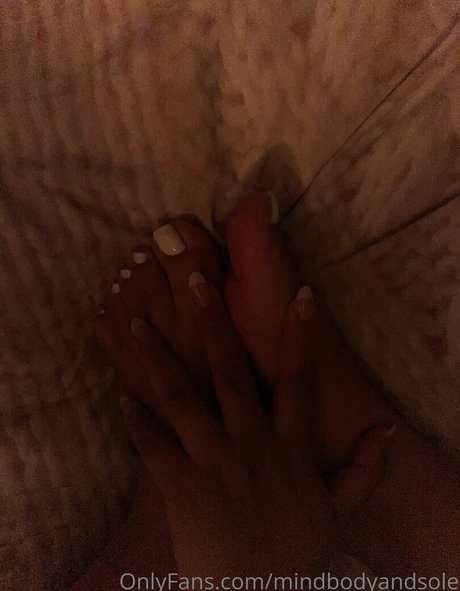 Nacktes geleaktes OnlyFans-Foto von Mindbodyandsole
