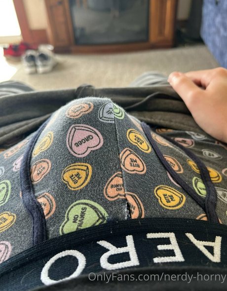 Nacktes geleaktes OnlyFans-Foto von Nerdyhorny