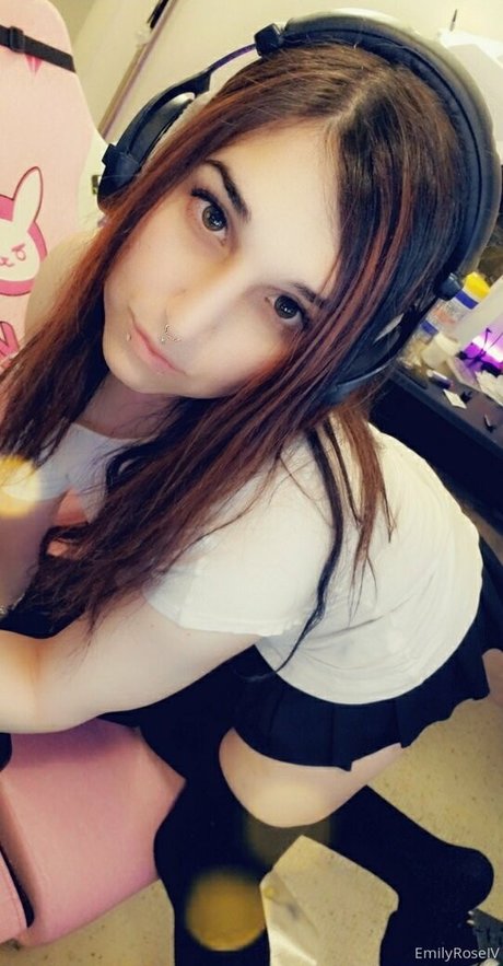 Nacktes geleaktes OnlyFans-Foto von Emilyroseiv