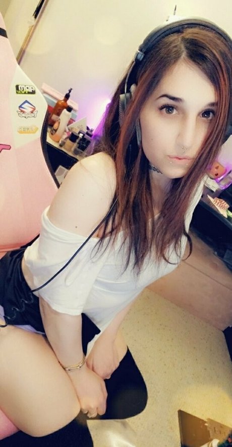 Nacktes geleaktes OnlyFans-Foto von Emilyroseiv