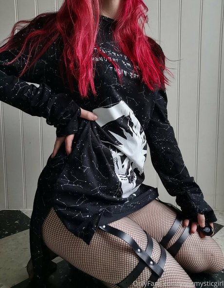 Nacktes geleaktes OnlyFans-Foto von Yourmysticgirlfree