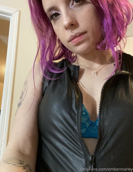 Nacktes geleaktes OnlyFans-Foto von Embermarley