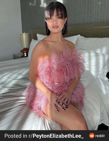Nacktes geleaktes OnlyFans-Foto von Peyton Elizabeth Lee