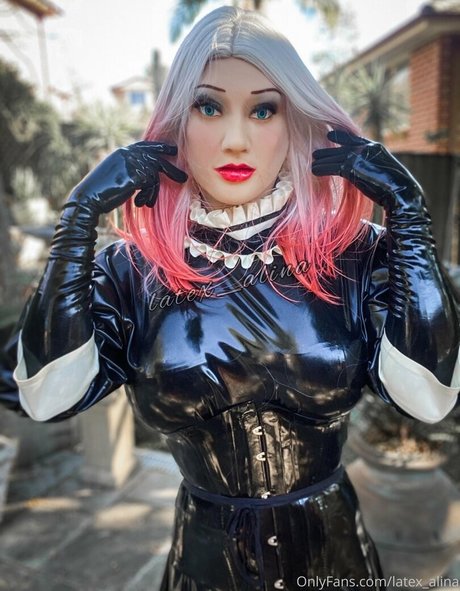 Nacktes geleaktes OnlyFans-Foto von Latexalina