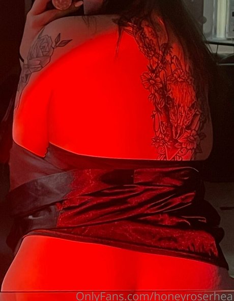 Nacktes geleaktes OnlyFans-Foto von Honeyroserhea