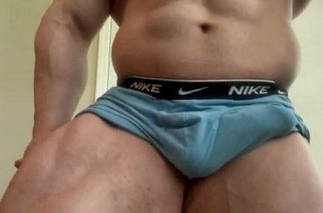 Nacktes geleaktes OnlyFans-Foto von Spidermanof
