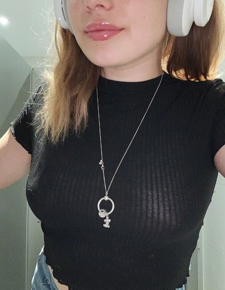 Nacktes geleaktes OnlyFans-Foto von Ellasfree