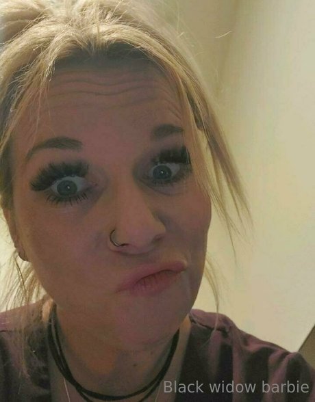 Nacktes geleaktes OnlyFans-Foto von Blackwidowbarbie56