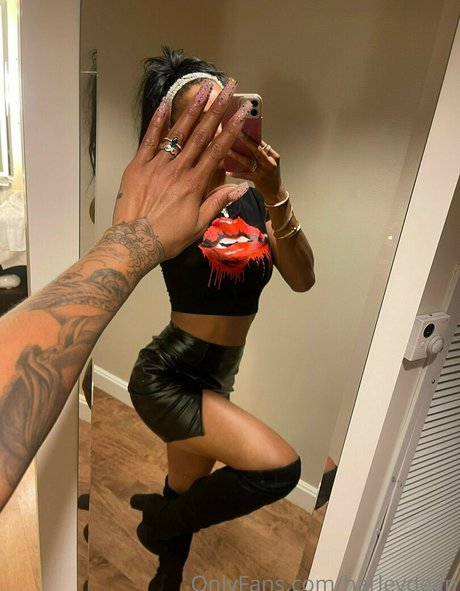 Nacktes geleaktes OnlyFans-Foto von Harleydean