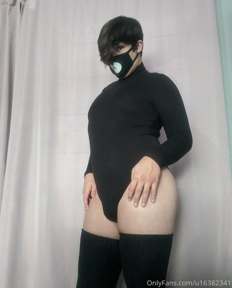 Nacktes geleaktes OnlyFans-Foto von Queerbunnybabe