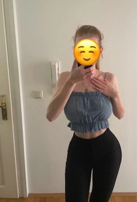 Nacktes geleaktes OnlyFans-Foto von Katha Aomodels