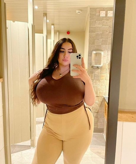 Nacktes geleaktes OnlyFans-Foto von Pettiana  Cypriotmami