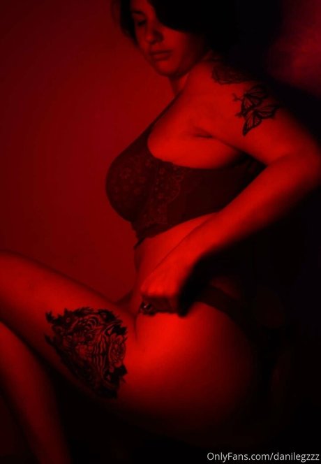 Nacktes geleaktes OnlyFans-Foto von Danalegzzz
