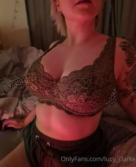 Nacktes geleaktes OnlyFans-Foto von Lucyclarke