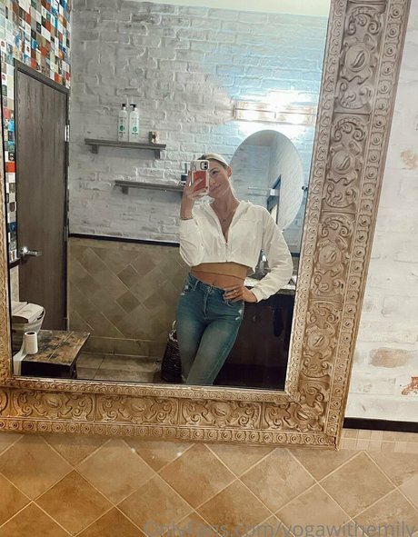 Nacktes geleaktes OnlyFans-Foto von Yogawithemily