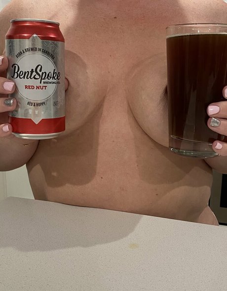 Nacktes geleaktes OnlyFans-Foto von Boobsbeer
