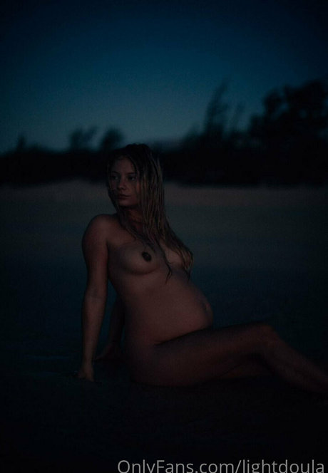 Nacktes geleaktes OnlyFans-Foto von Lightdoula