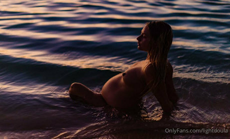 Nacktes geleaktes OnlyFans-Foto von Lightdoula