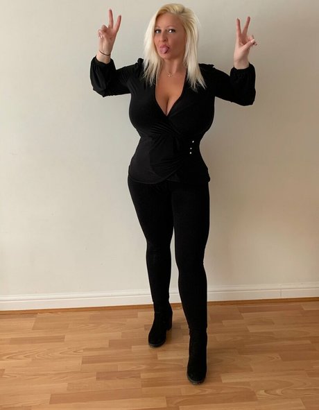 Nacktes geleaktes OnlyFans-Foto von Julie