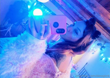 Nacktes geleaktes OnlyFans-Foto von Desspink