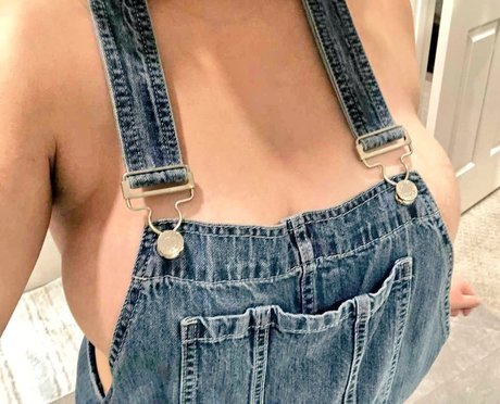 Nacktes geleaktes OnlyFans-Foto von Salaciouspeachy