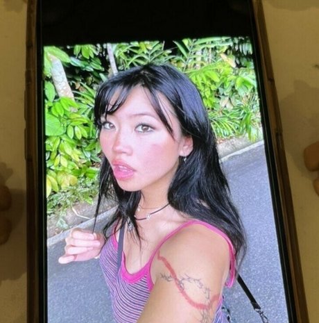 Nacktes geleaktes OnlyFans-Foto von Beabadoobee