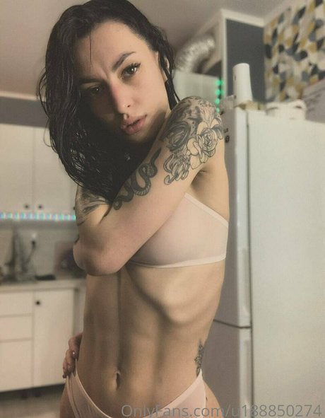 Nacktes geleaktes OnlyFans-Foto von Mikkilikki