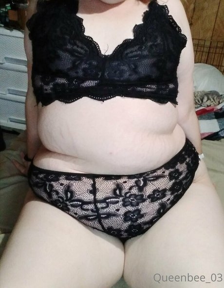 Nacktes geleaktes OnlyFans-Foto von Queenbee03