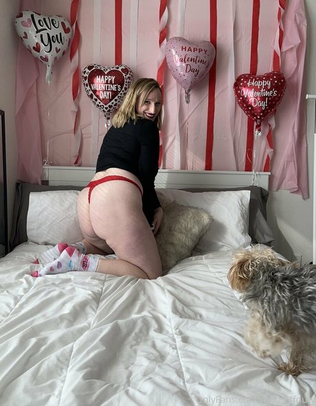 Nacktes geleaktes OnlyFans-Foto von Momoffduty