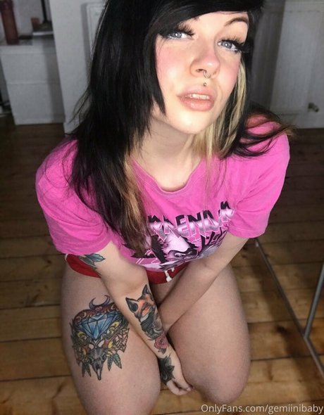 Nacktes geleaktes OnlyFans-Foto von Gemiinibaby