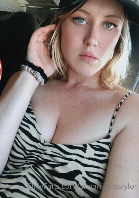 Nacktes geleaktes OnlyFans-Foto von Annanicoletaylor